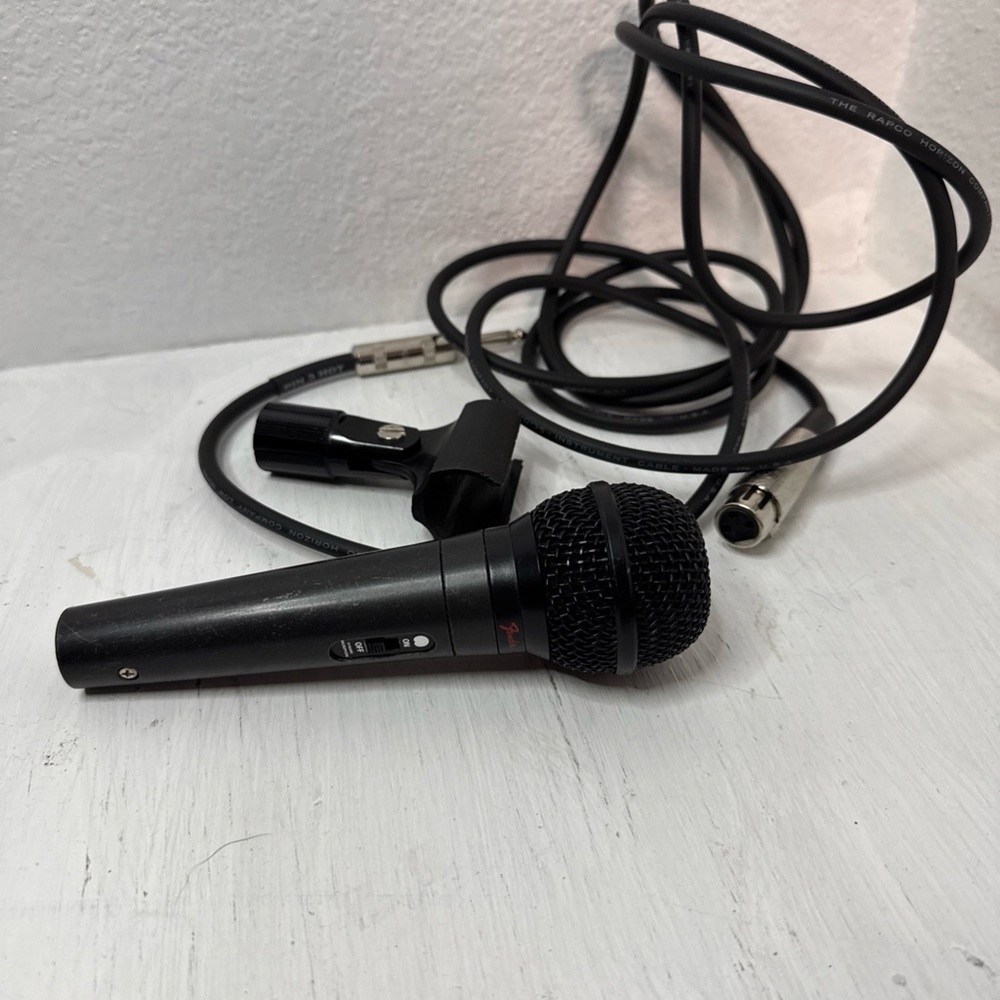 Fender P-51 Dynamic XLR Wired Microphone w. ON/OFF switch Comes with Cord